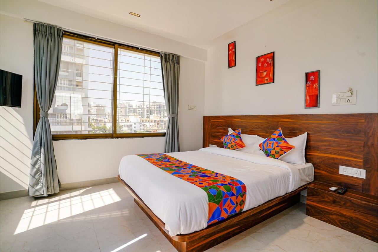 Fabhotel Crystal Inn - Nr Suvarndeep Chowk Pimpri-Chinchwad Buitenkant foto